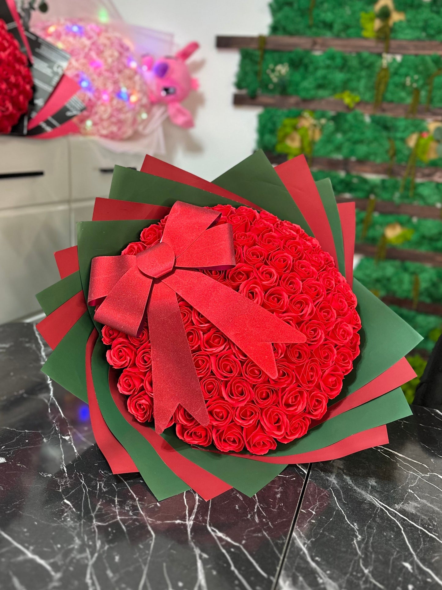 Buchet Premium Cu Funda Uriasa | 101 Trandafiri